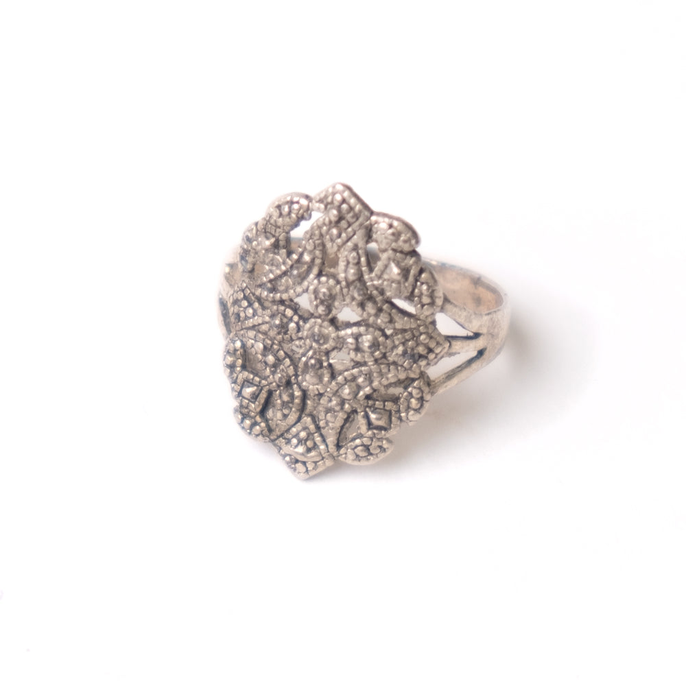 DELICATE SILVER DETAIL RING