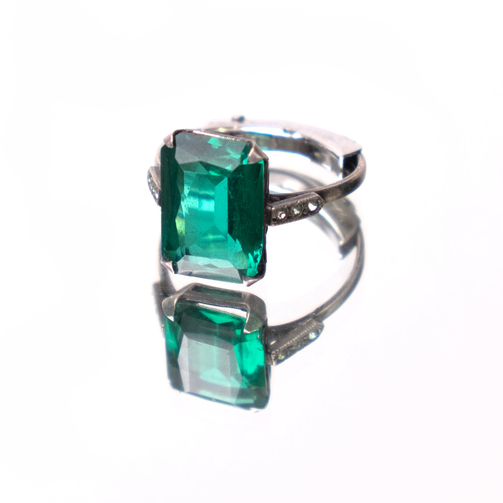 
                  
                    Load image into Gallery viewer, JADE GREEN DIAMOND RING
                  
                
