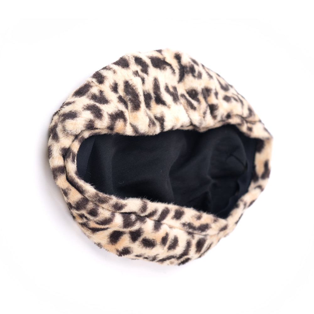 
                  
                    Load image into Gallery viewer, FAUX FUR LEOPARD BERET
                  
                